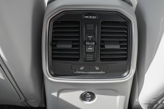 Used 2023 Porsche Macan w/ Premium Package Plus image 27