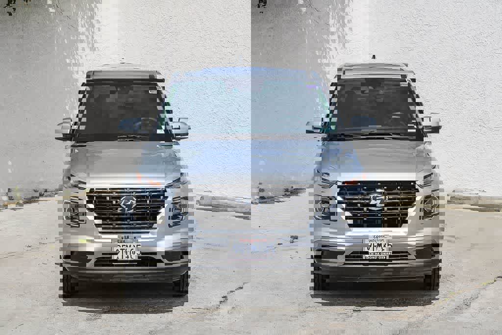 Used 2022 Hyundai Venue SE image 2