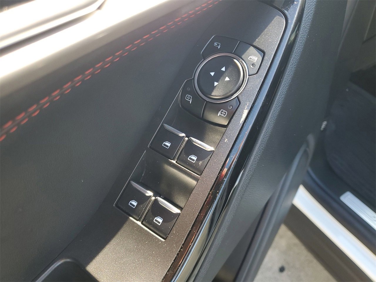 Used 2023 Ford Explorer ST-Line w/ Class IV Trailer Tow Package image 15