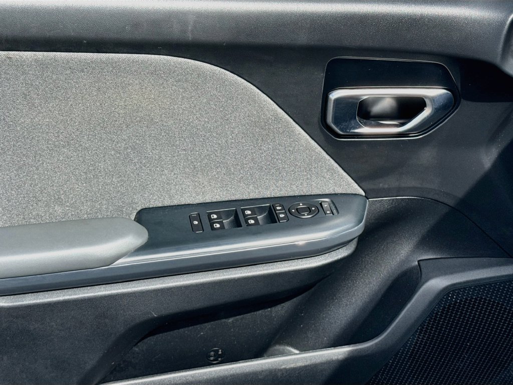 Used 2025 Kia K4 EX FWD image 23