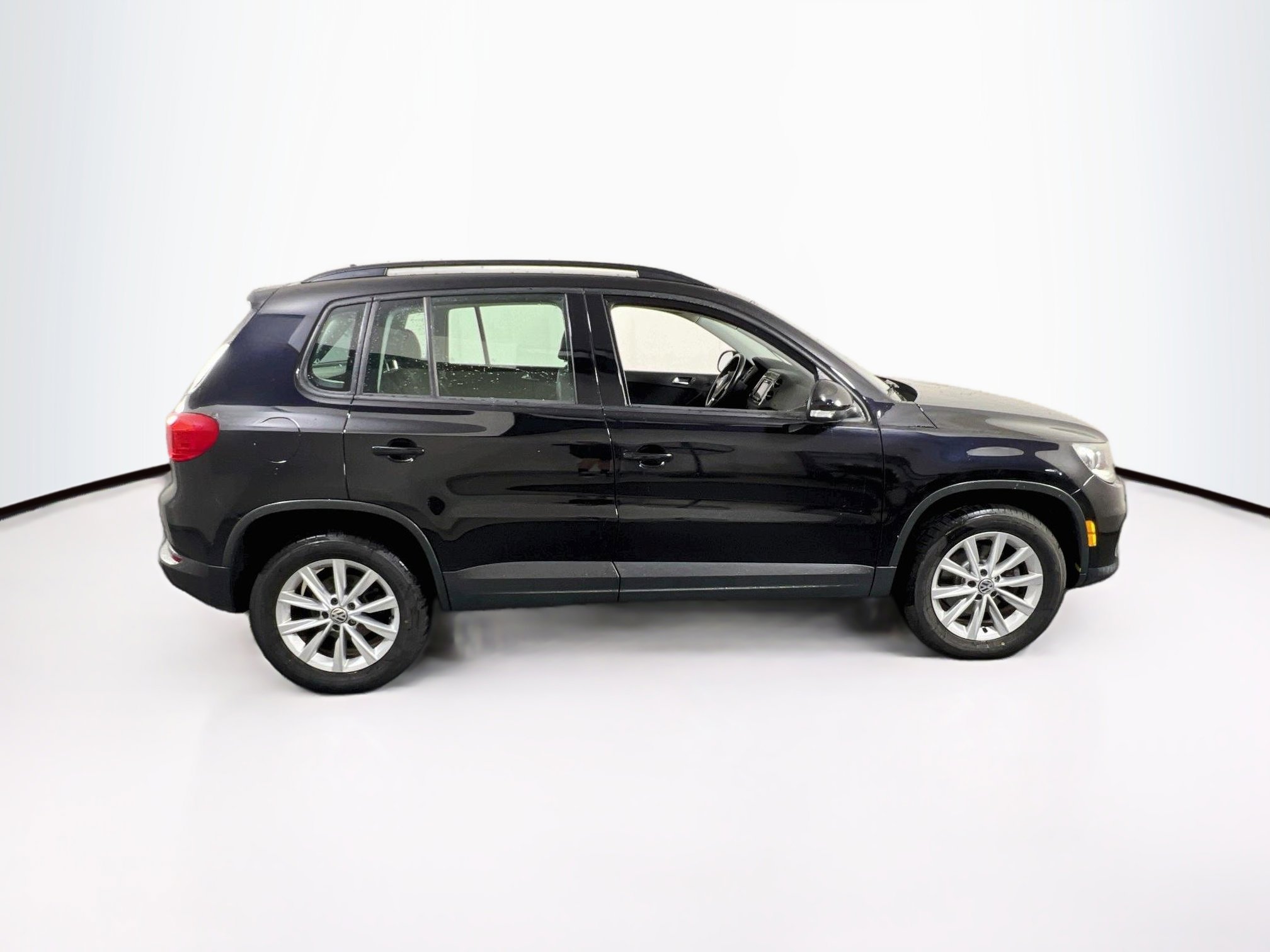 Used 2018 Volkswagen Tiguan Limited w/ Premium Package AWD/4WD image 4