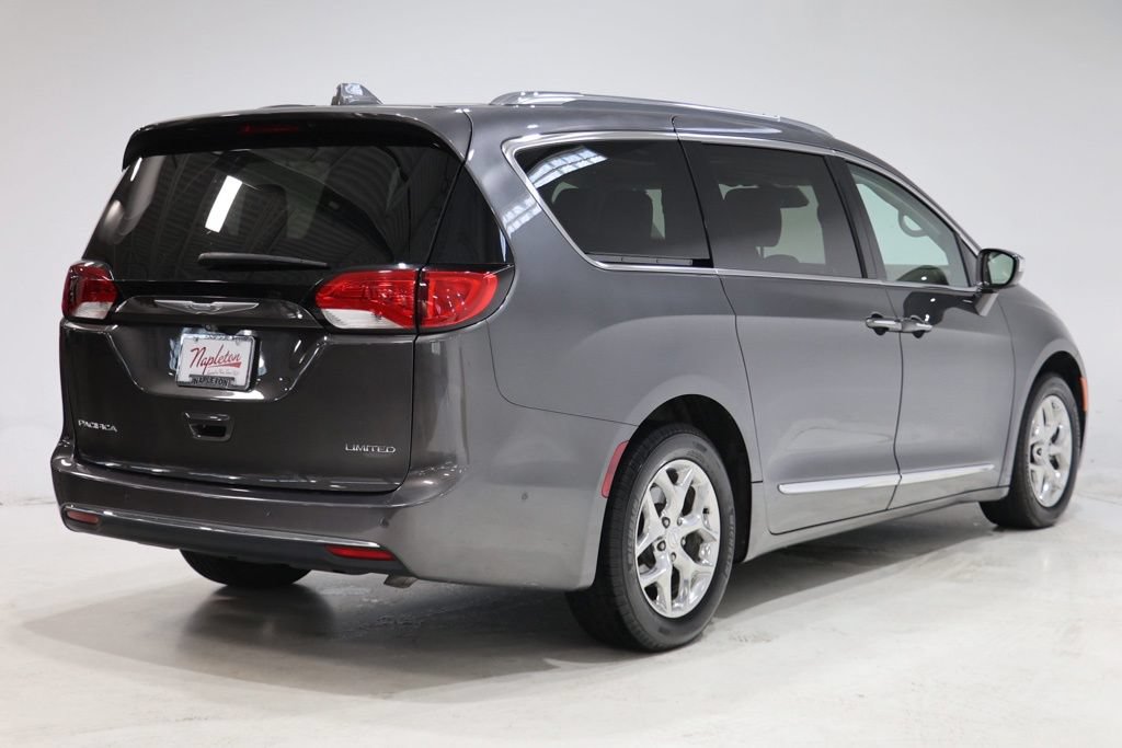 Used 2017 Chrysler Pacifica Limited w/ UConnect Theater Package FWD image 8
