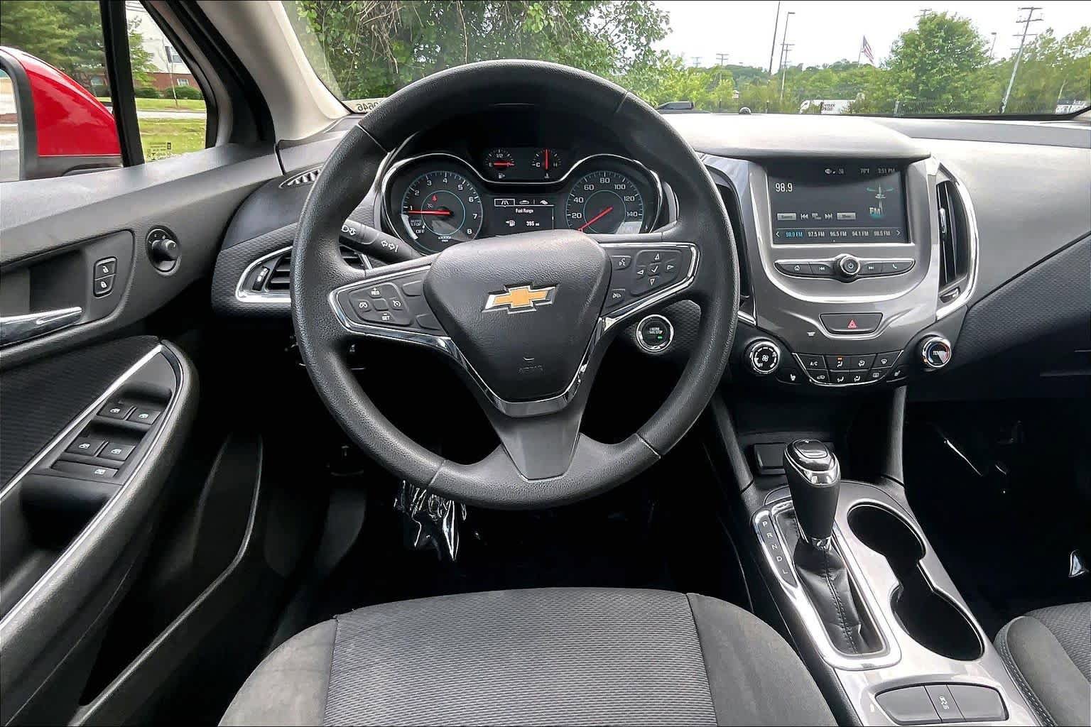 Used 2017 Chevrolet Cruze LT w/ Convenience Package FWD image 6