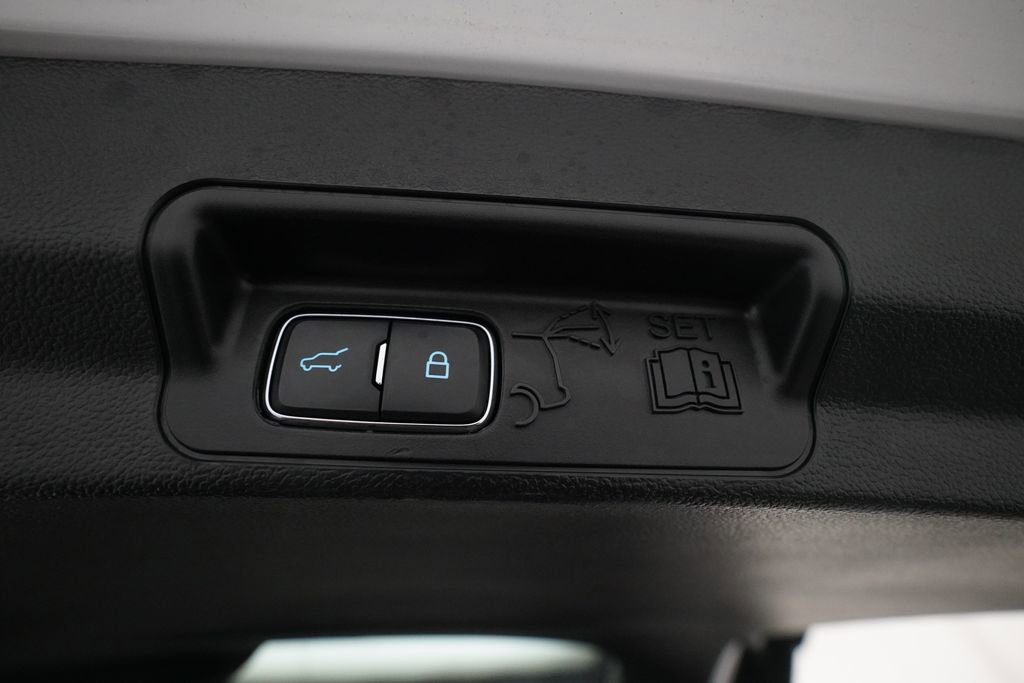 Used 2023 Ford Explorer XLT w/ Equipment Group 202A AWD/4WD image 15