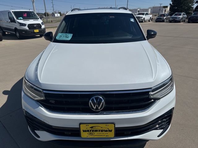 Used 2024 Volkswagen Tiguan SE R-Line AWD/4WD image 3