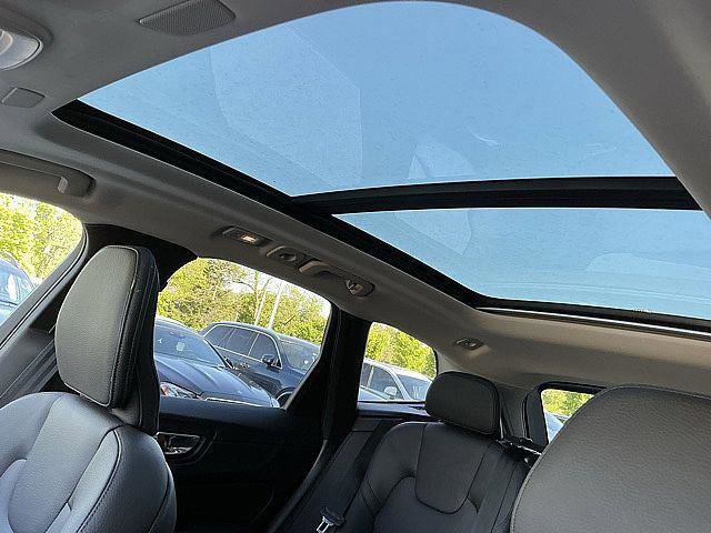 Certified 2023 Volvo XC60 B5 Plus w/ Climate Package AWD/4WD image 17