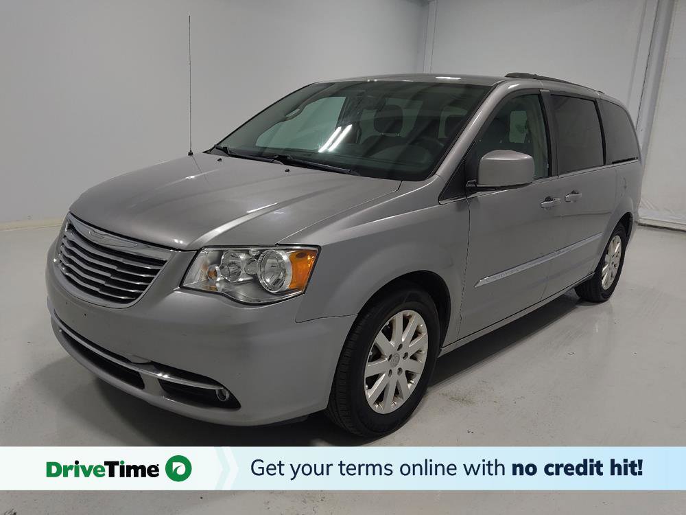 Used 2016 Chrysler Town & Country Touring image 1