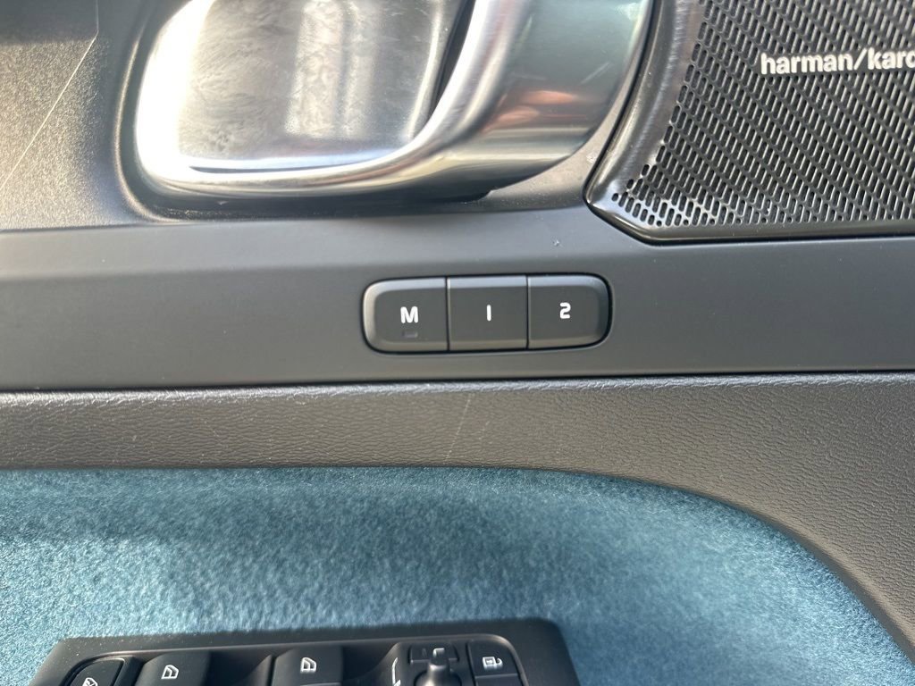 Used 2023 Volvo C40 P8 Recharge Ultimate image 11