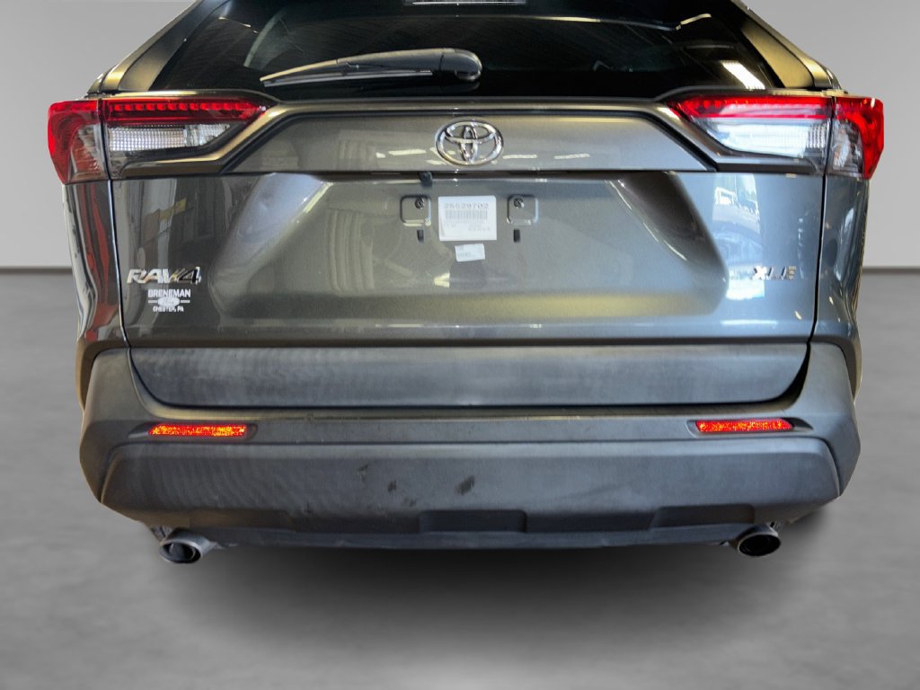 Used 2019 Toyota RAV4 XLE Premium FWD image 18