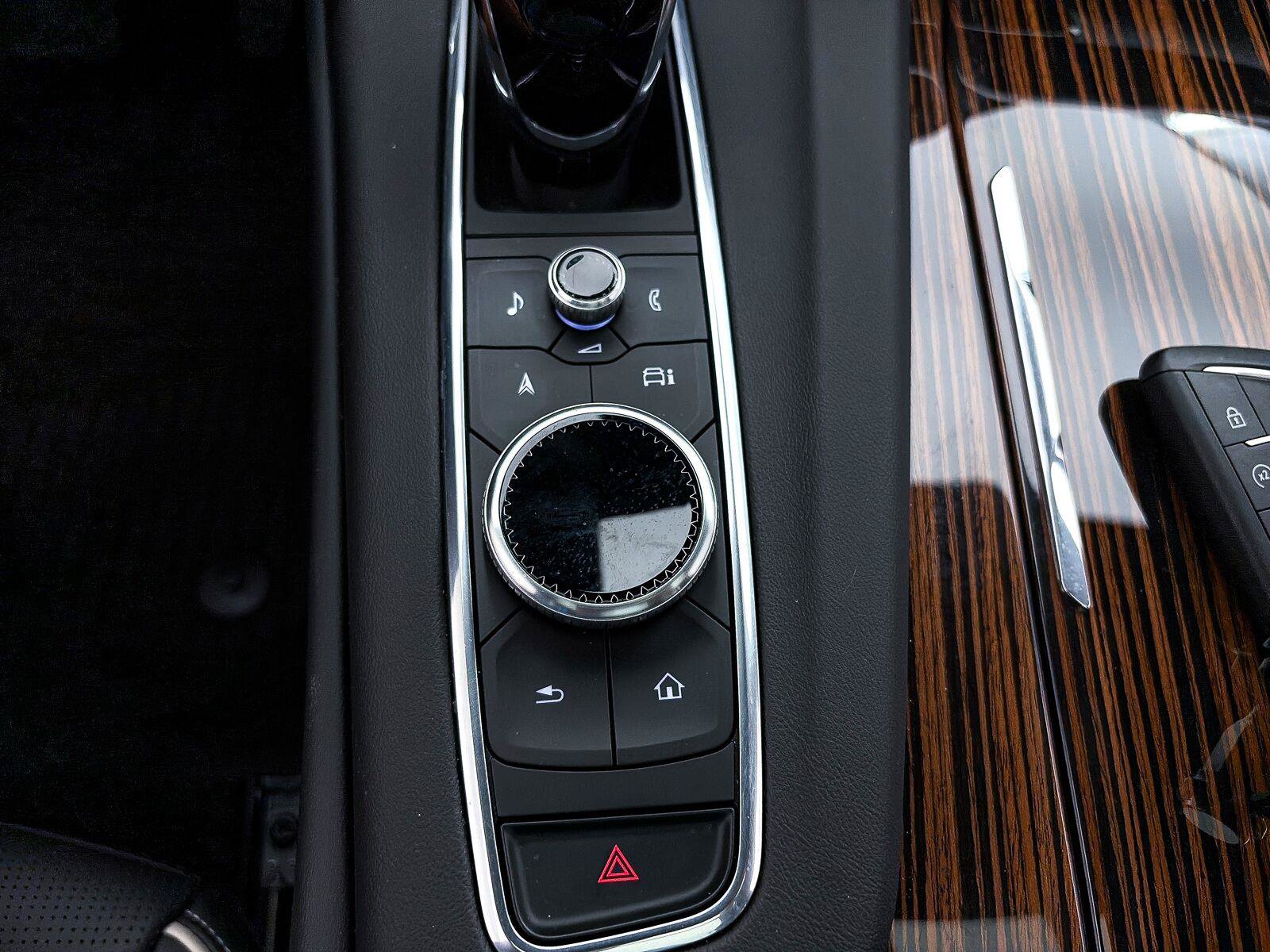 Used 2024 Cadillac Escalade Premium Luxury AWD/4WD image 29