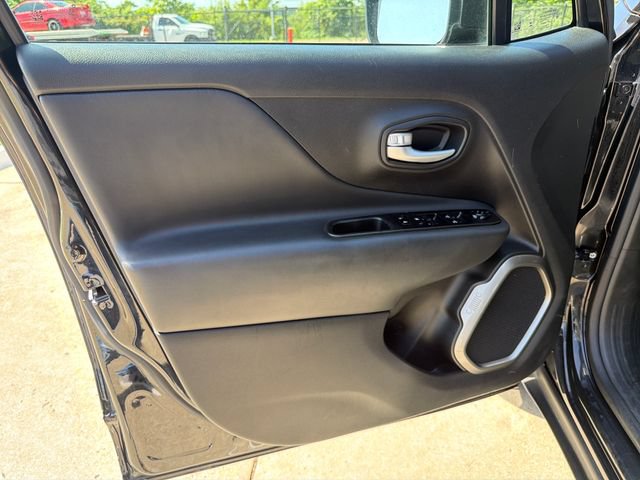 Used 2023 Jeep Renegade Latitude AWD/4WD image 12