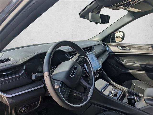 Used 2024 Jeep Grand Cherokee L Limited w/ Luxury Tech Group II image 10