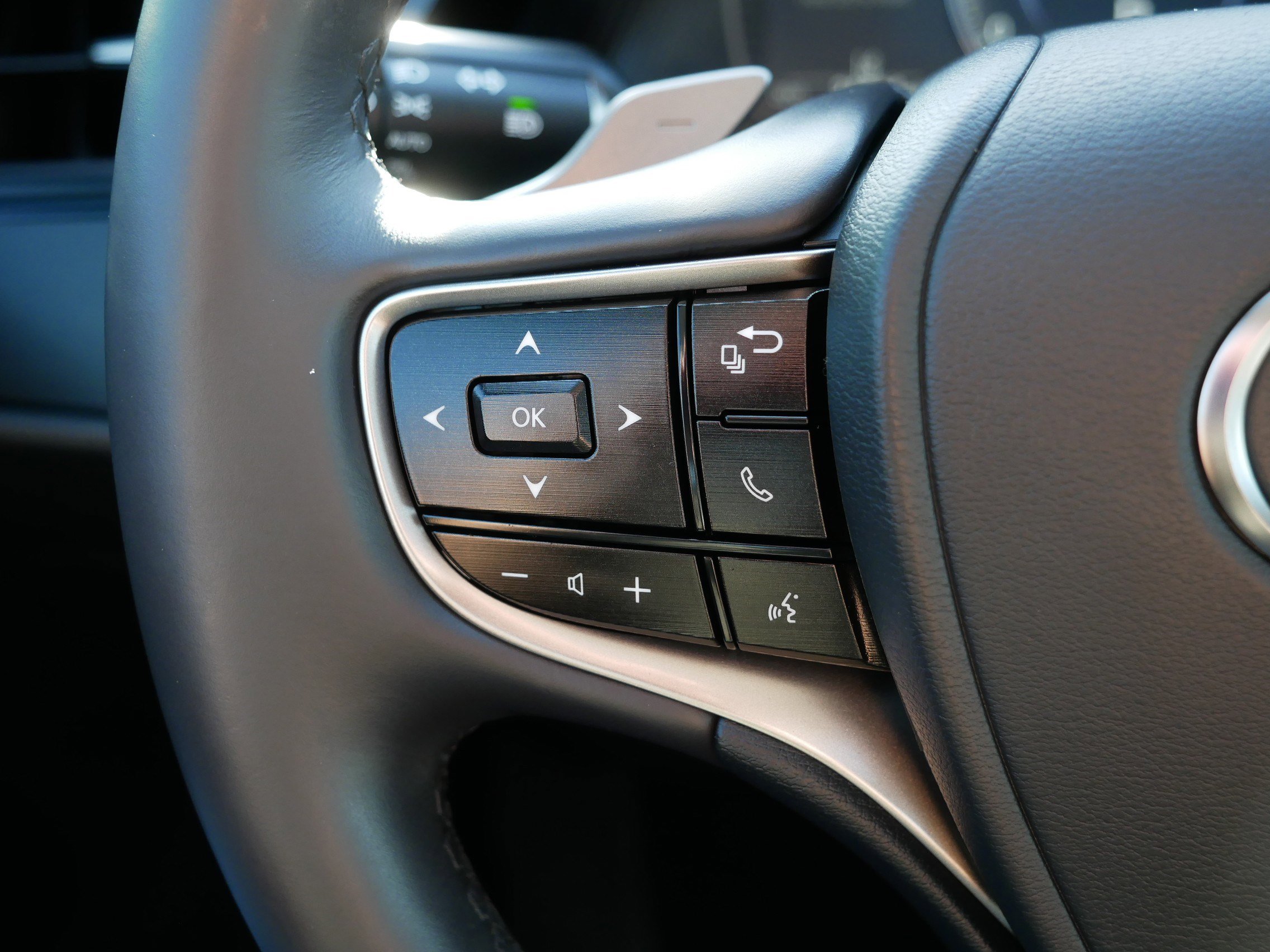 Used 2024 Lexus ES 250 w/ Premium Package image 31