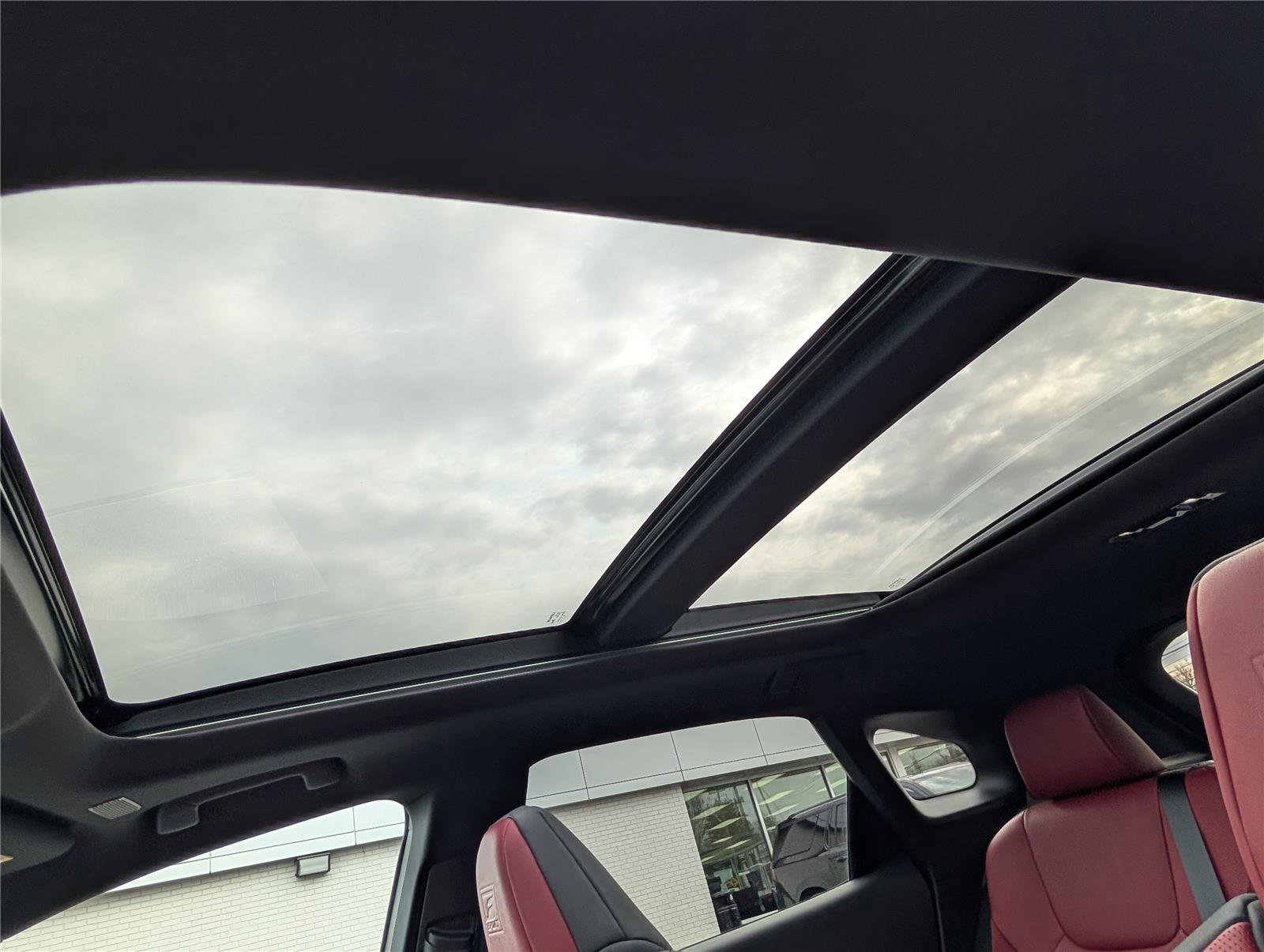 Used 2025 Lexus RX 500h F Sport w/ Convenience Package image 21