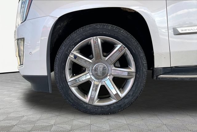 Used 2019 Cadillac Escalade ESV Luxury AWD/4WD image 23