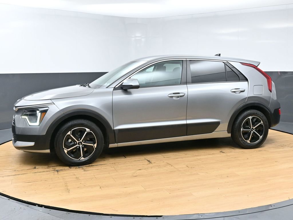 Used 2023 Kia Niro LX image 6