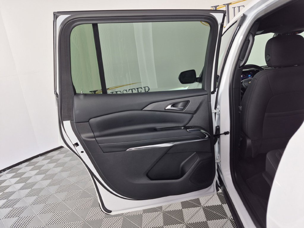 Certified 2026 Chevrolet Traverse LT FWD image 30