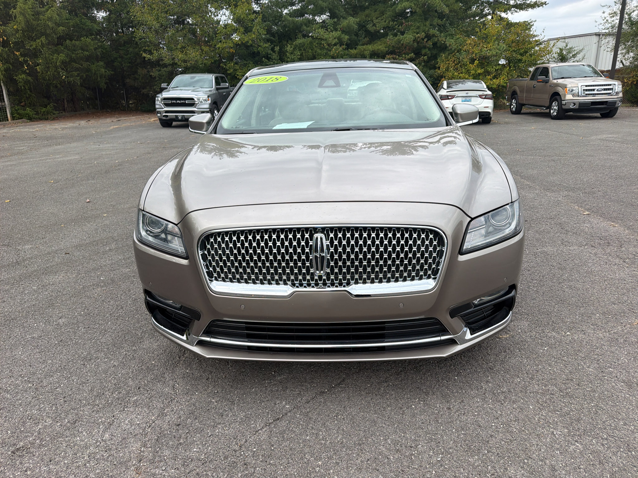 Used 2018 Lincoln Continental Select w/ Continental Climate Package FWD image 2