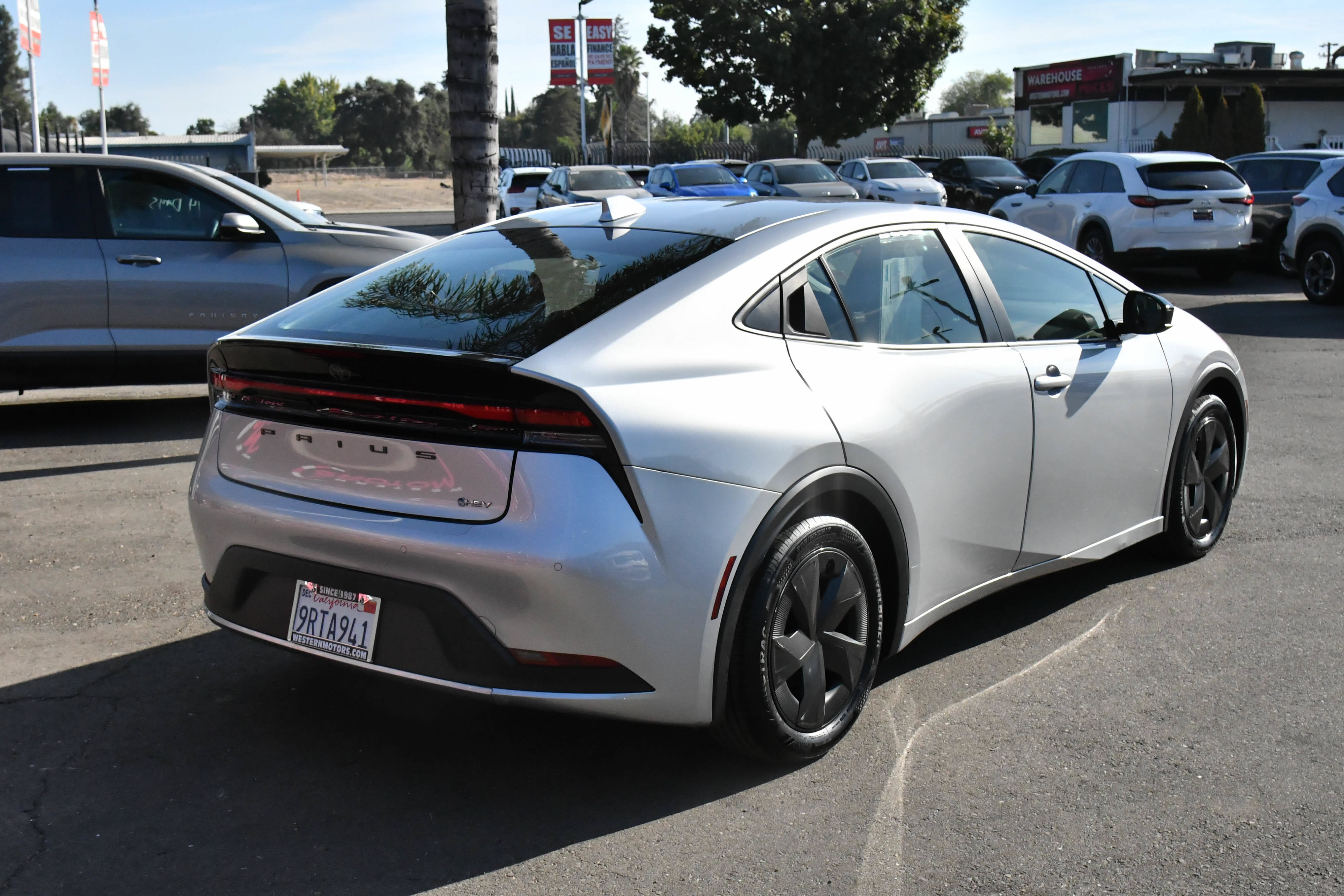 Used 2024 Toyota Prius LE FWD image 8