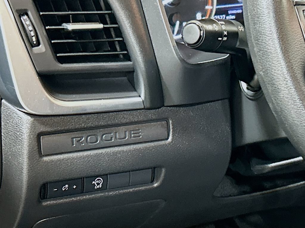 Used 2023 Nissan Rogue S FWD image 8