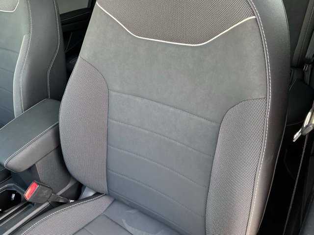 Certified 2024 Volkswagen Taos SE w/ Panoramic Sunroof Package AWD/4WD image 16