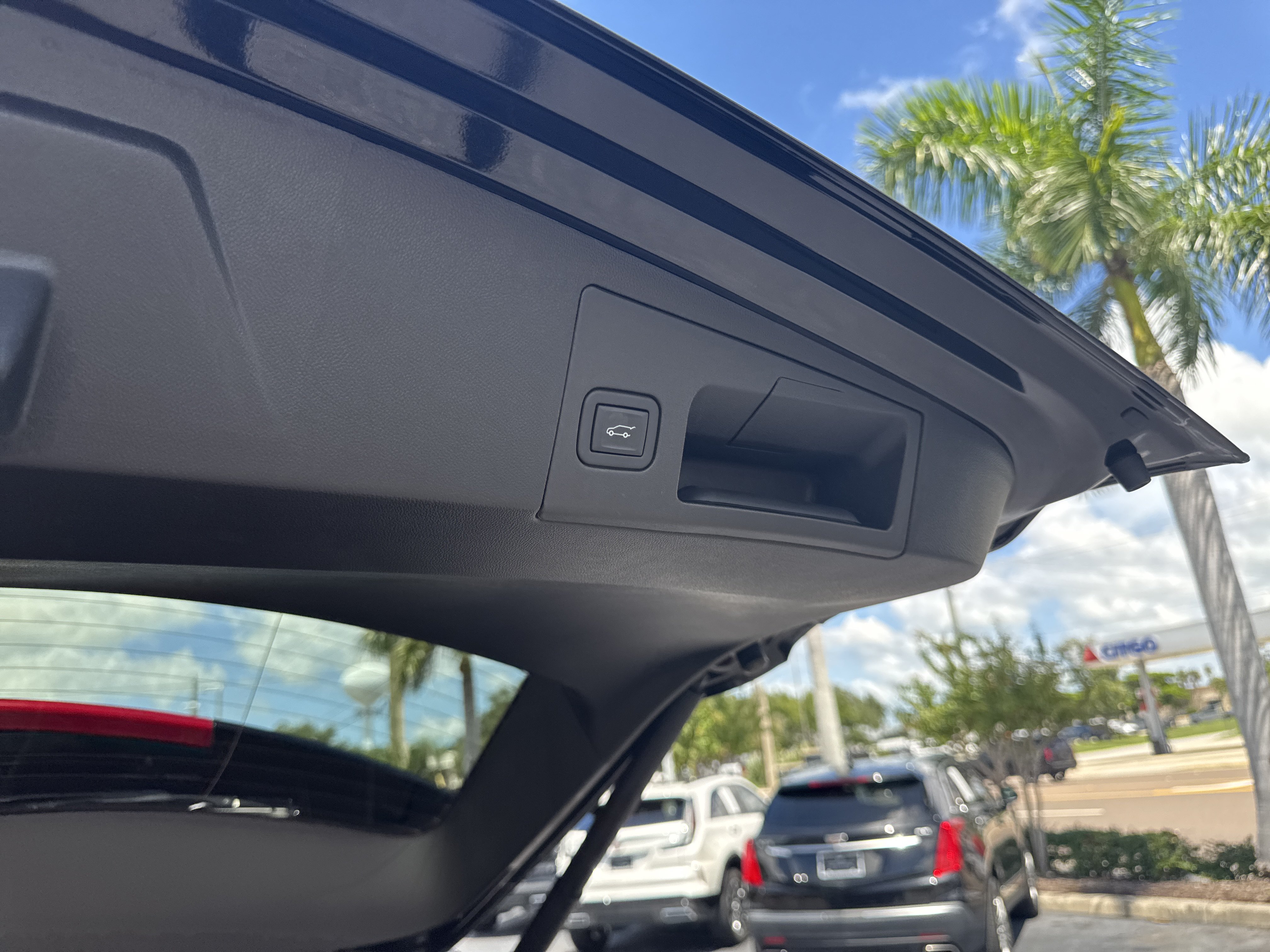 Certified 2024 Cadillac XT5 Premium Luxury w/ Technology Package FWD image 12