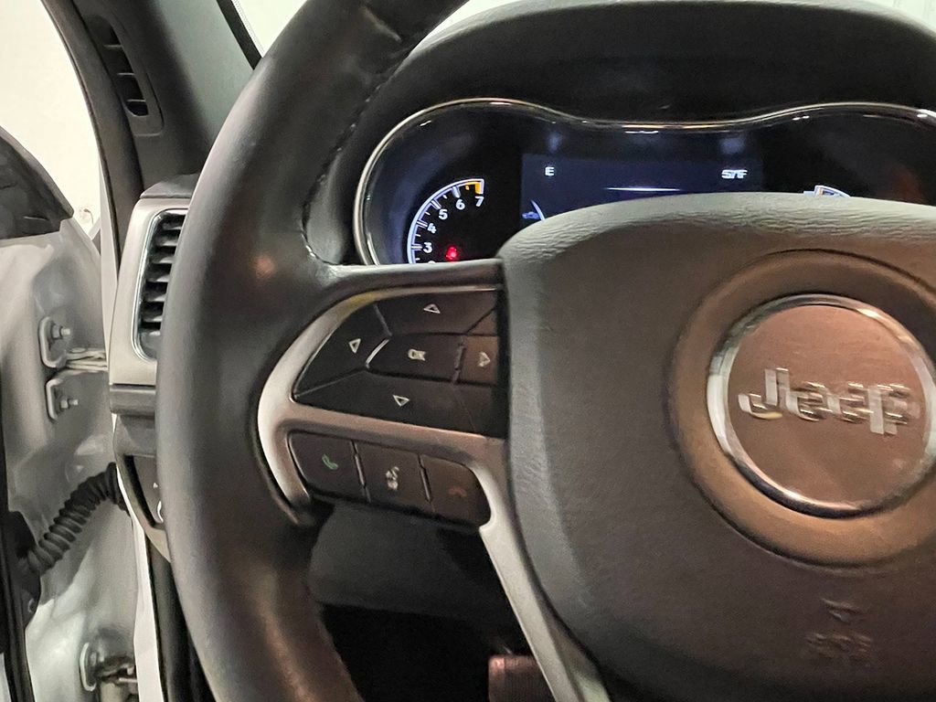 Used 2019 Jeep Grand Cherokee Laredo image 34