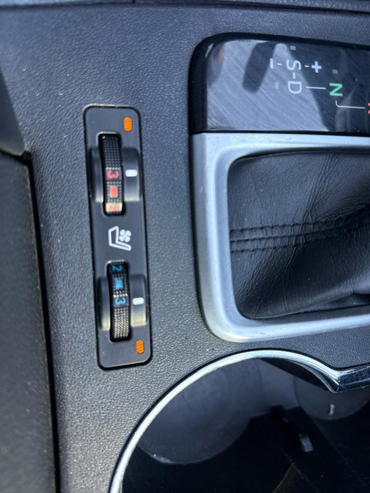 Used 2014 Toyota Highlander Limited image 25