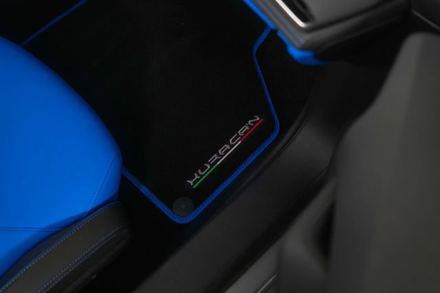 Used 2023 Lamborghini Huracan EVO RWD image 27