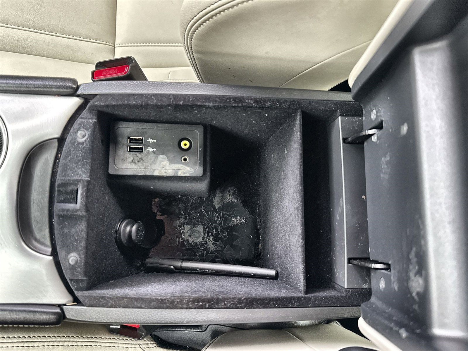 Used 2017 INFINITI Q60 3.0t w/ Cargo Package image 36