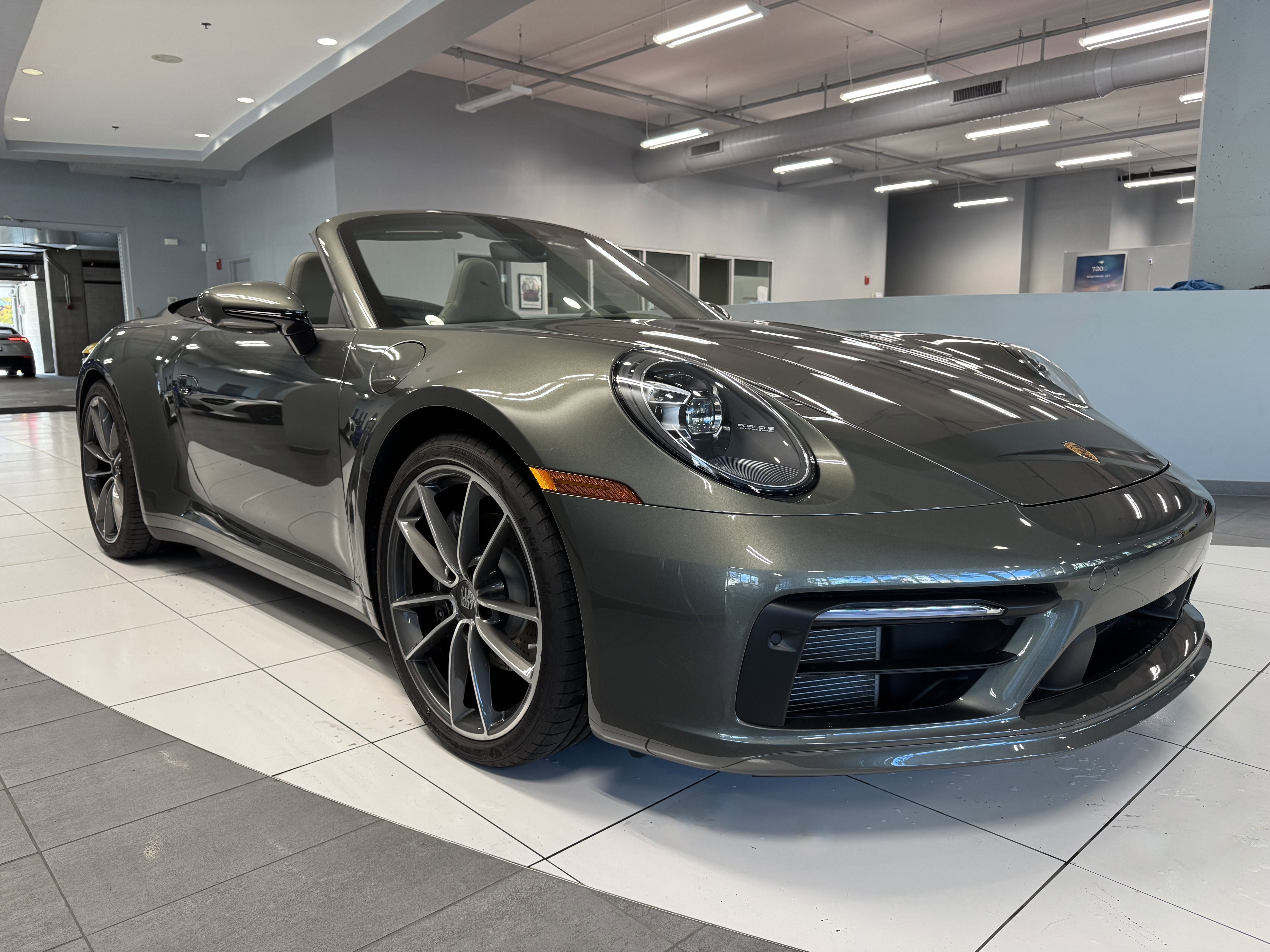 Used 2023 Porsche 911 Carrera image 8