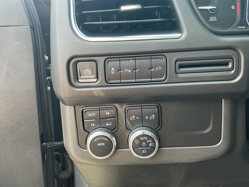 Used 2021 GMC Yukon SLE AWD/4WD image 16
