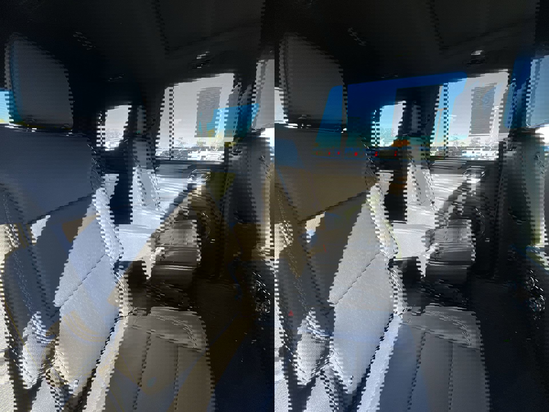 Certified 2023 Chevrolet Tahoe Z71 w/ Luxury Package image 28