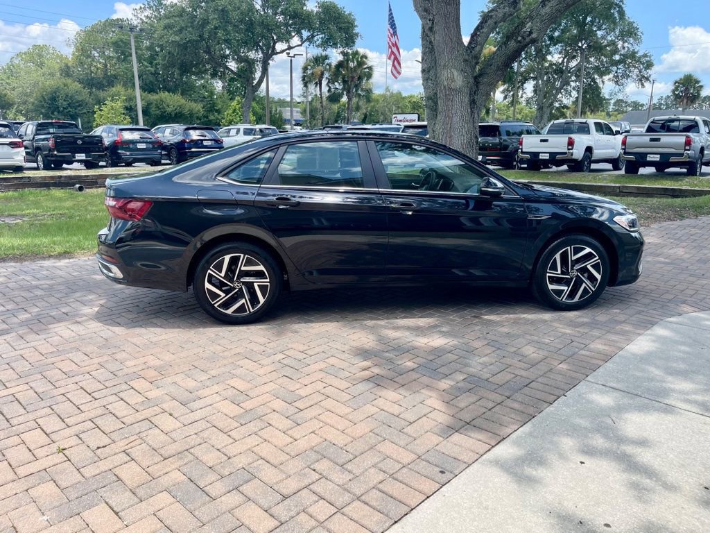 Used 2024 Volkswagen Jetta SEL image 6