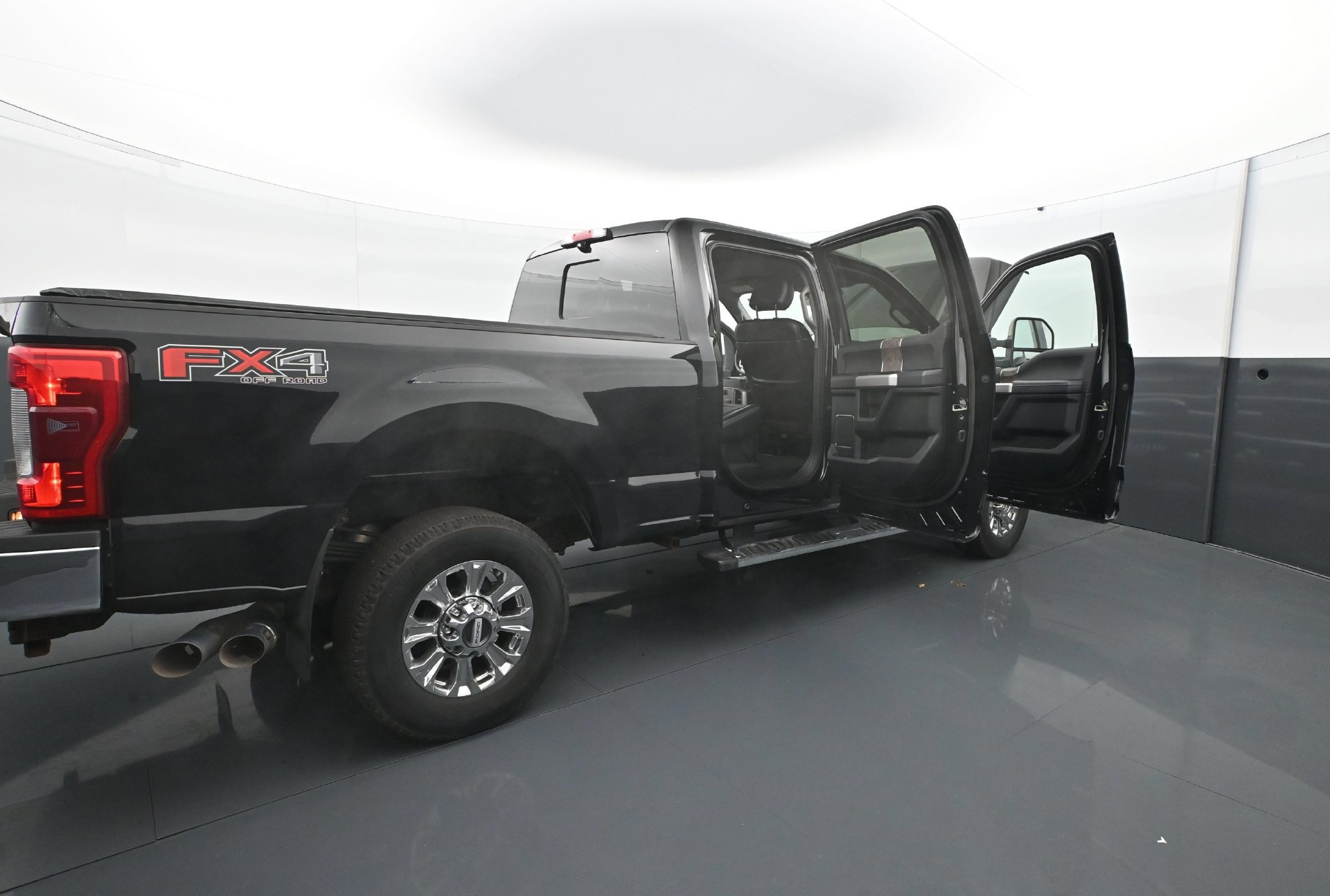 Used 2018 Ford F350 Lariat w/ Lariat Ultimate Package AWD/4WD image 34