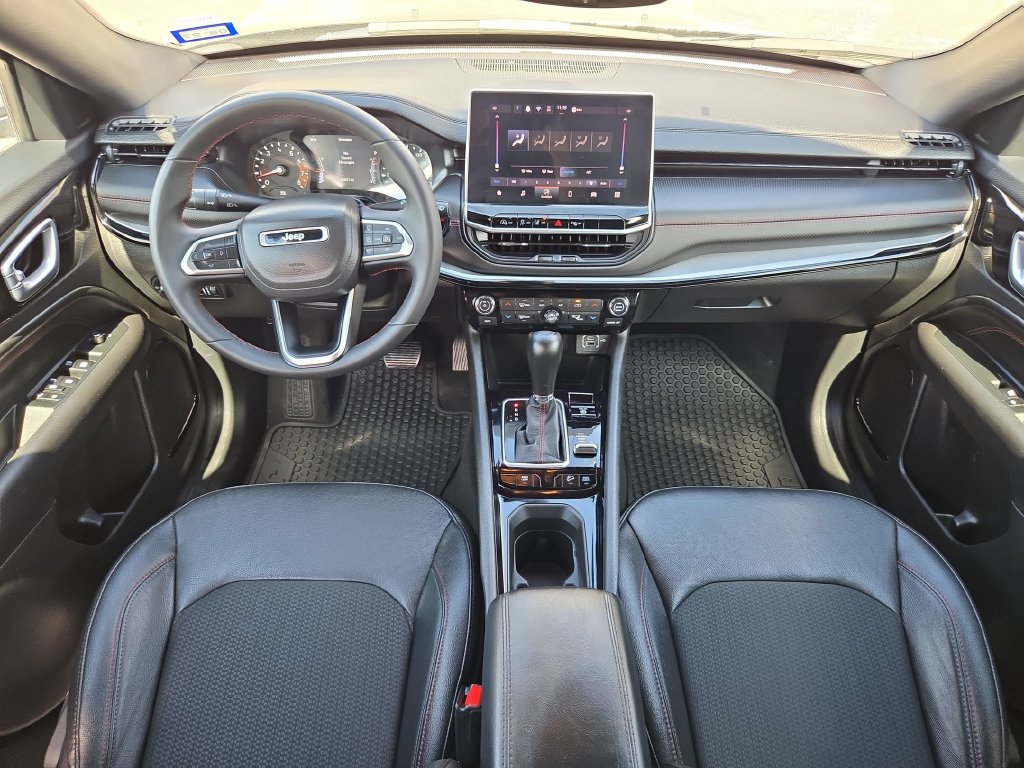 Used 2025 Jeep Compass Trailhawk AWD/4WD image 19