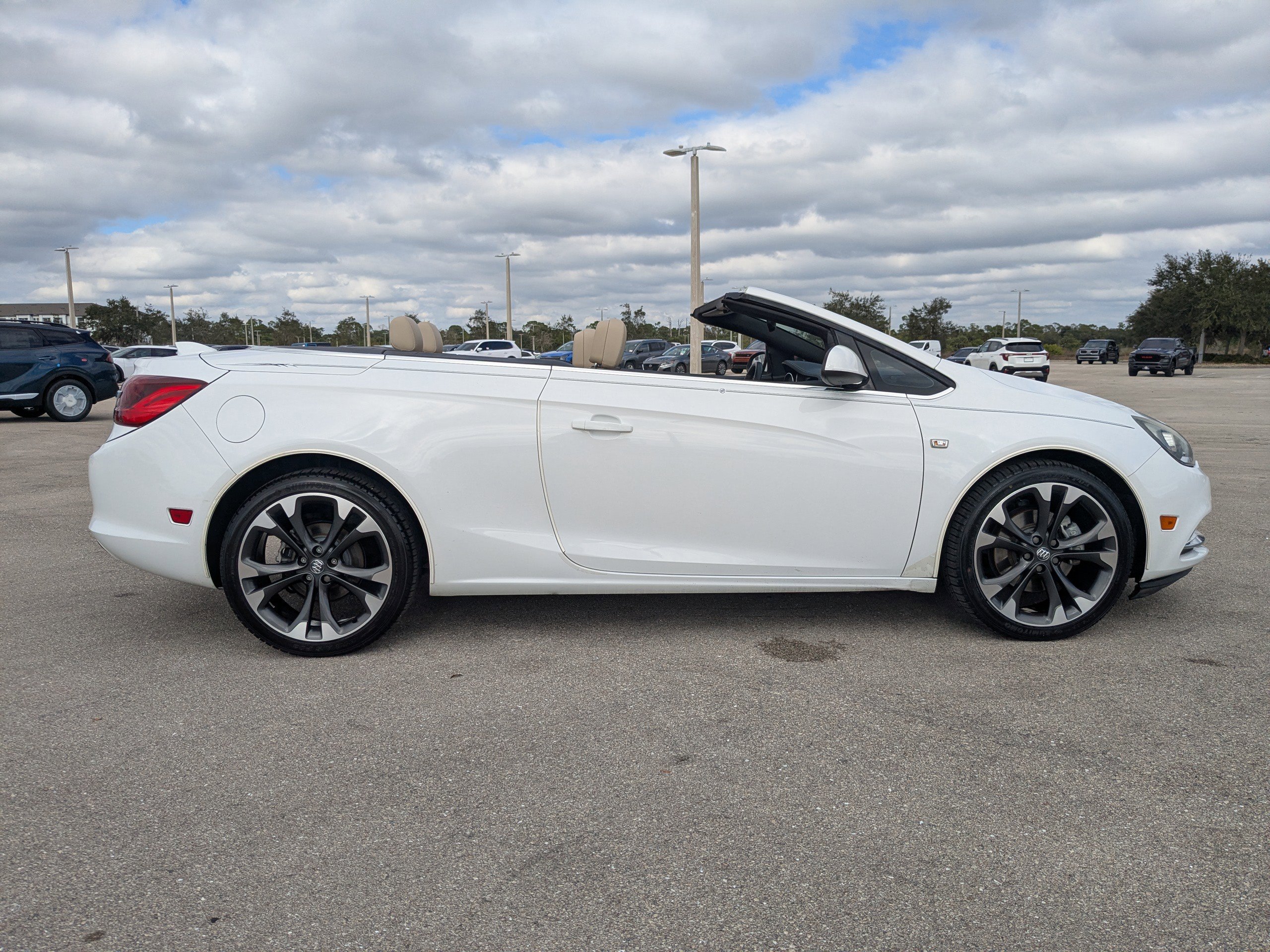 Used 2018 Buick Cascada Premium image 33