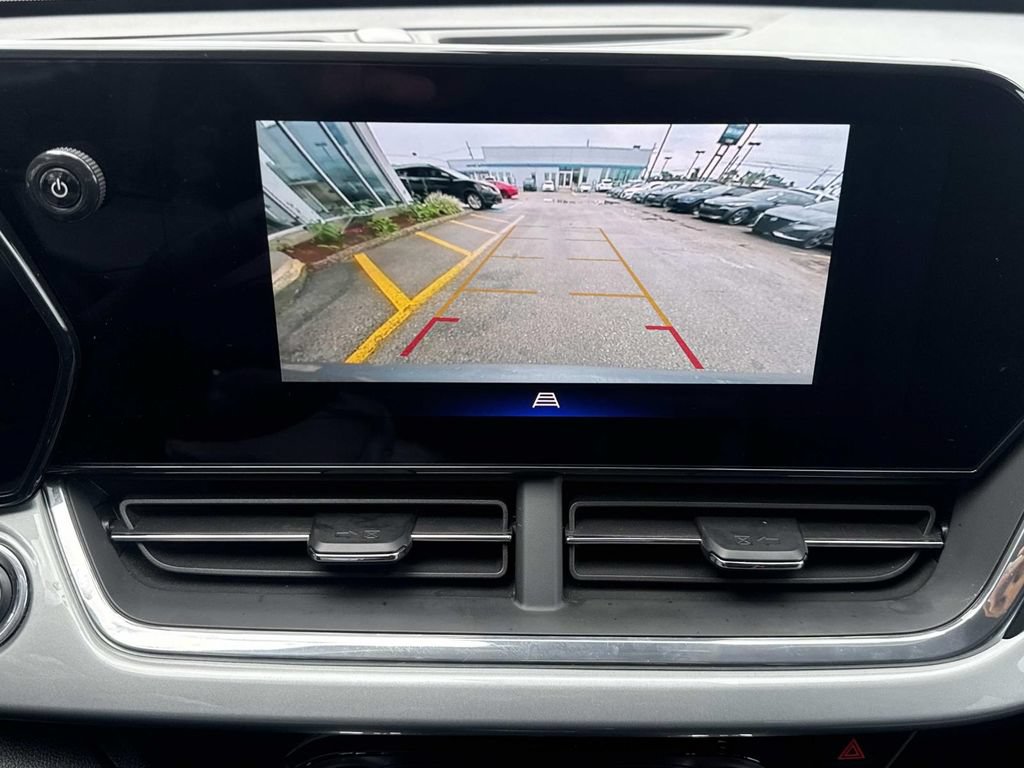 Used 2025 Chevrolet Trax LT FWD image 26