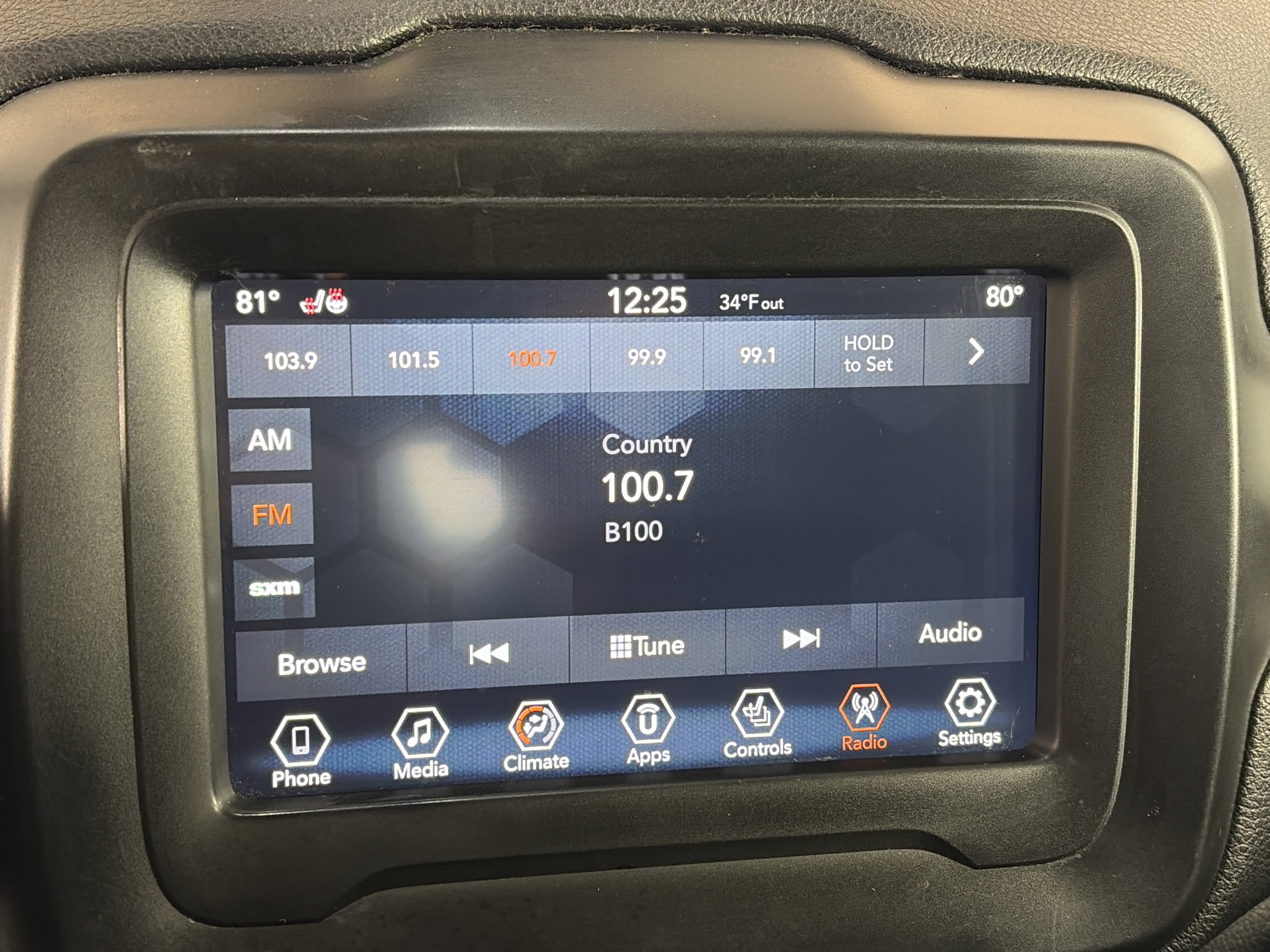 Used 2018 Jeep Renegade Latitude w/ Cold Weather Group image 18