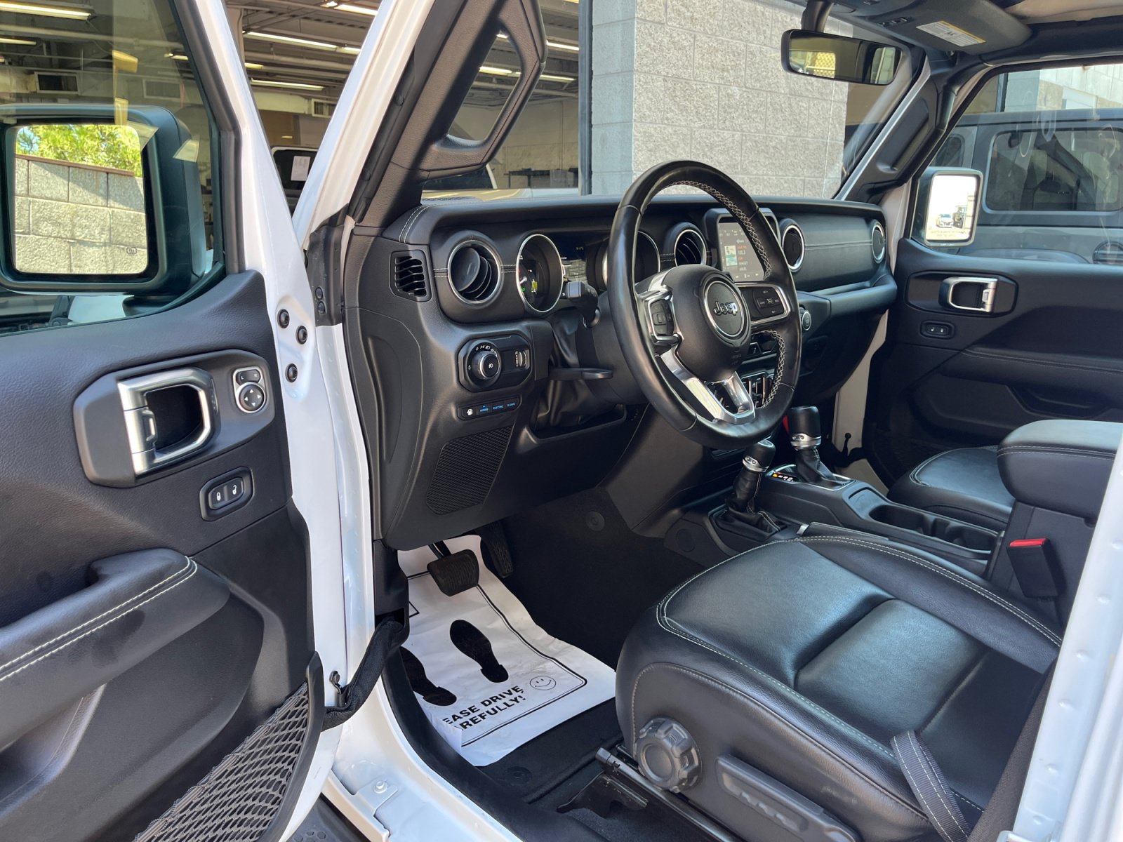 Used 2023 Jeep Wrangler Unlimited Sahara w/ Cold Weather Group AWD/4WD image 10