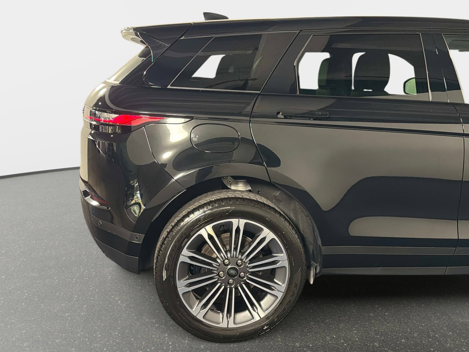 Used 2026 Land Rover Range Rover Evoque S image 18