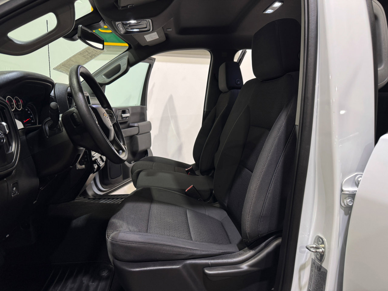 Used 2022 Chevrolet Silverado 2500 Custom w/ Custom Value Package image 13