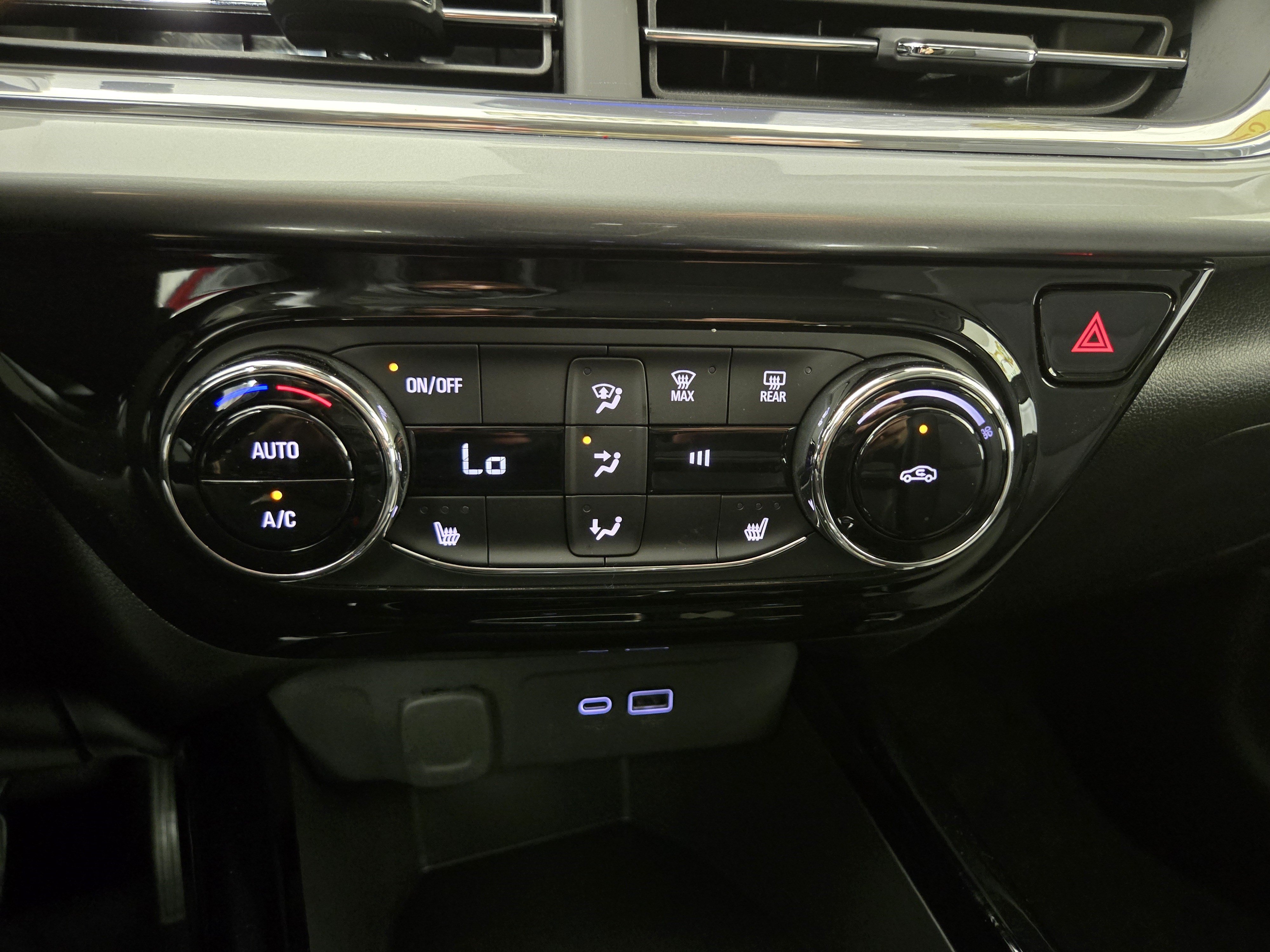 Certified 2025 Chevrolet Trax LT w/ LT Convenience Package FWD image 25
