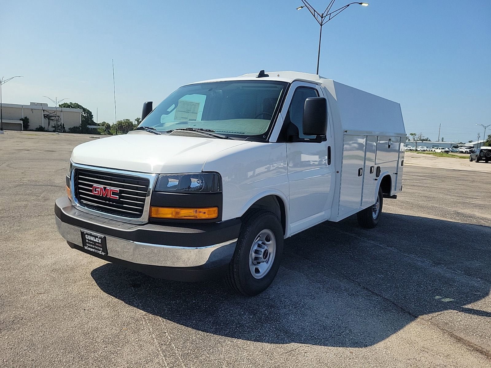 New 2025 GMC Savana 3500 w/ Power Convenience Package RWD image 2