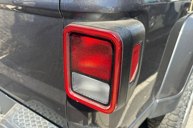 Used 2022 Jeep Gladiator Sport image 12