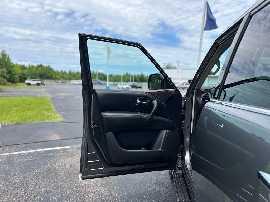 Used 2024 Nissan Armada Platinum w/ Captain's Chairs Package RWD image 17