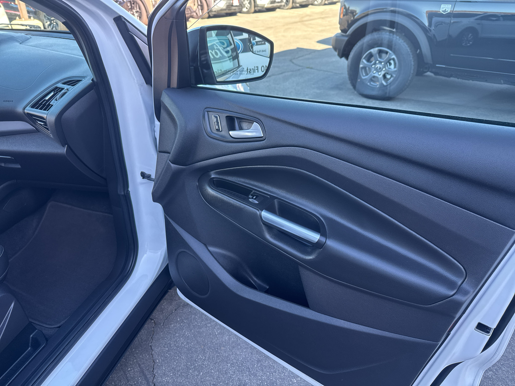 Used 2015 Ford Escape SE w/ SE Chrome Package FWD image 22