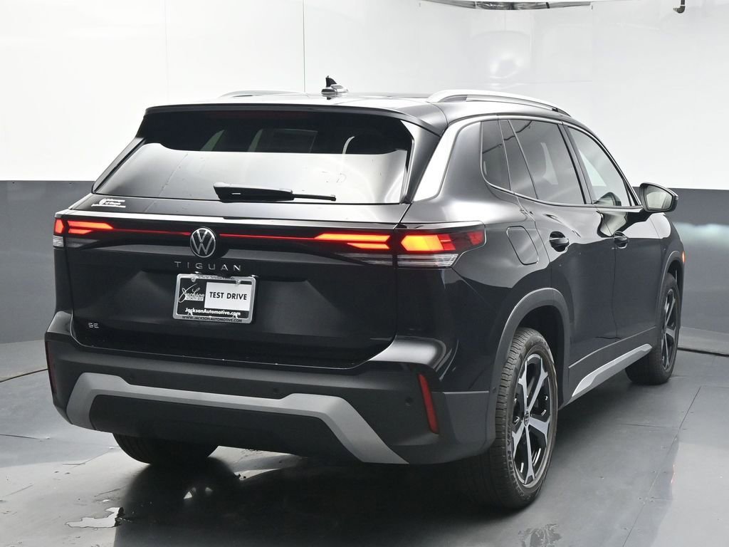 Used 2025 Volkswagen Tiguan SE FWD image 7