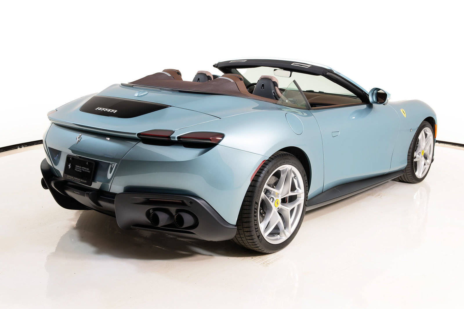 Certified 2025 Ferrari Roma Spider RWD image 8