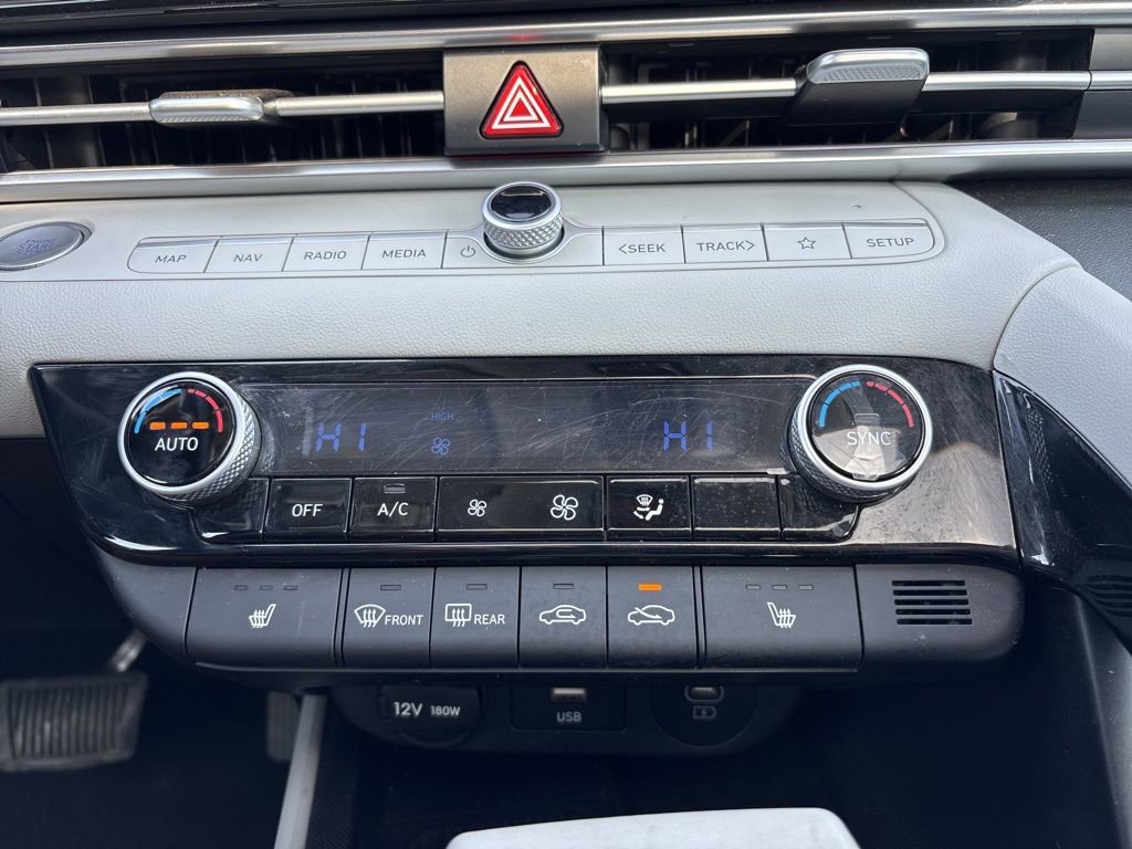 Used 2025 Hyundai Elantra Limited image 19